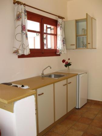 Hotel Heleni Apartments Epidaurus Стая снимка